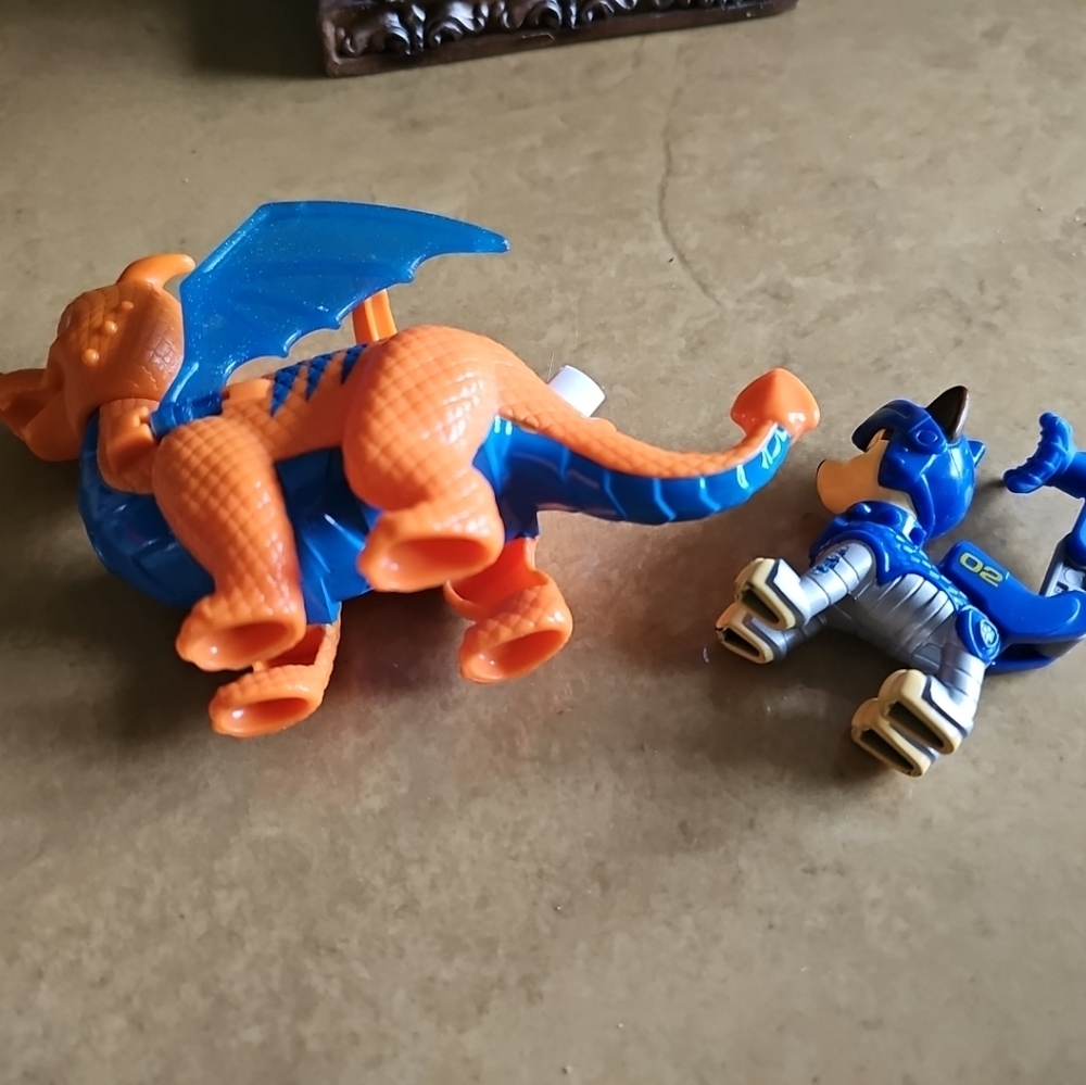 Paw Patrol Rescue Knights Chase Dragon Draco Set of 2 toy figures Flapping Wings - Picture 8 of 8